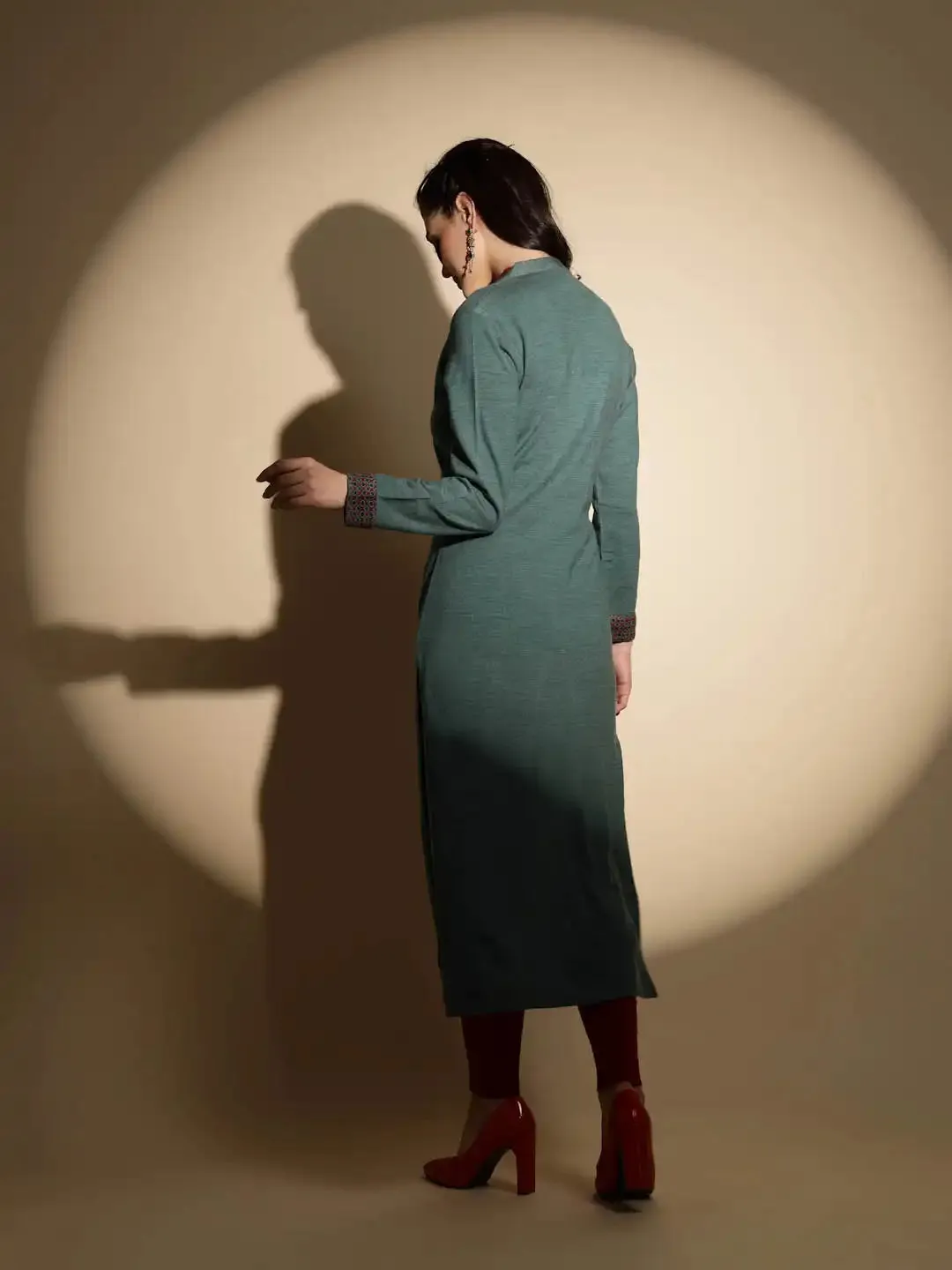 Green Abstract Print Full Sleeve Round With V-Neck Woolen Kurta
