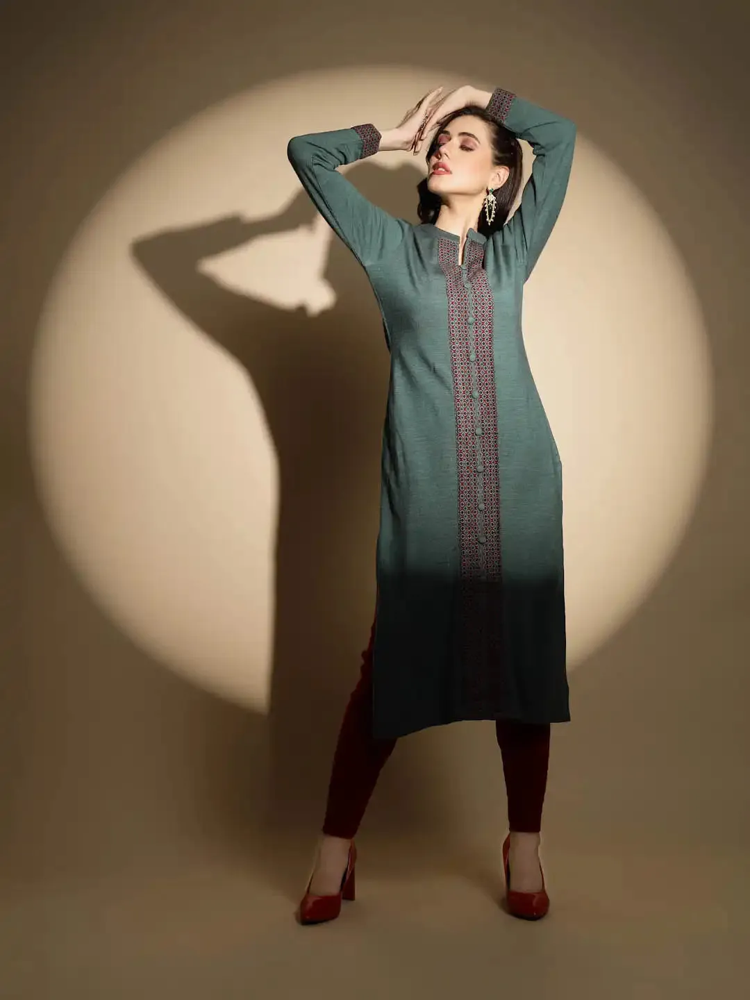 Green Abstract Print Full Sleeve Round With V-Neck Woolen Kurta
