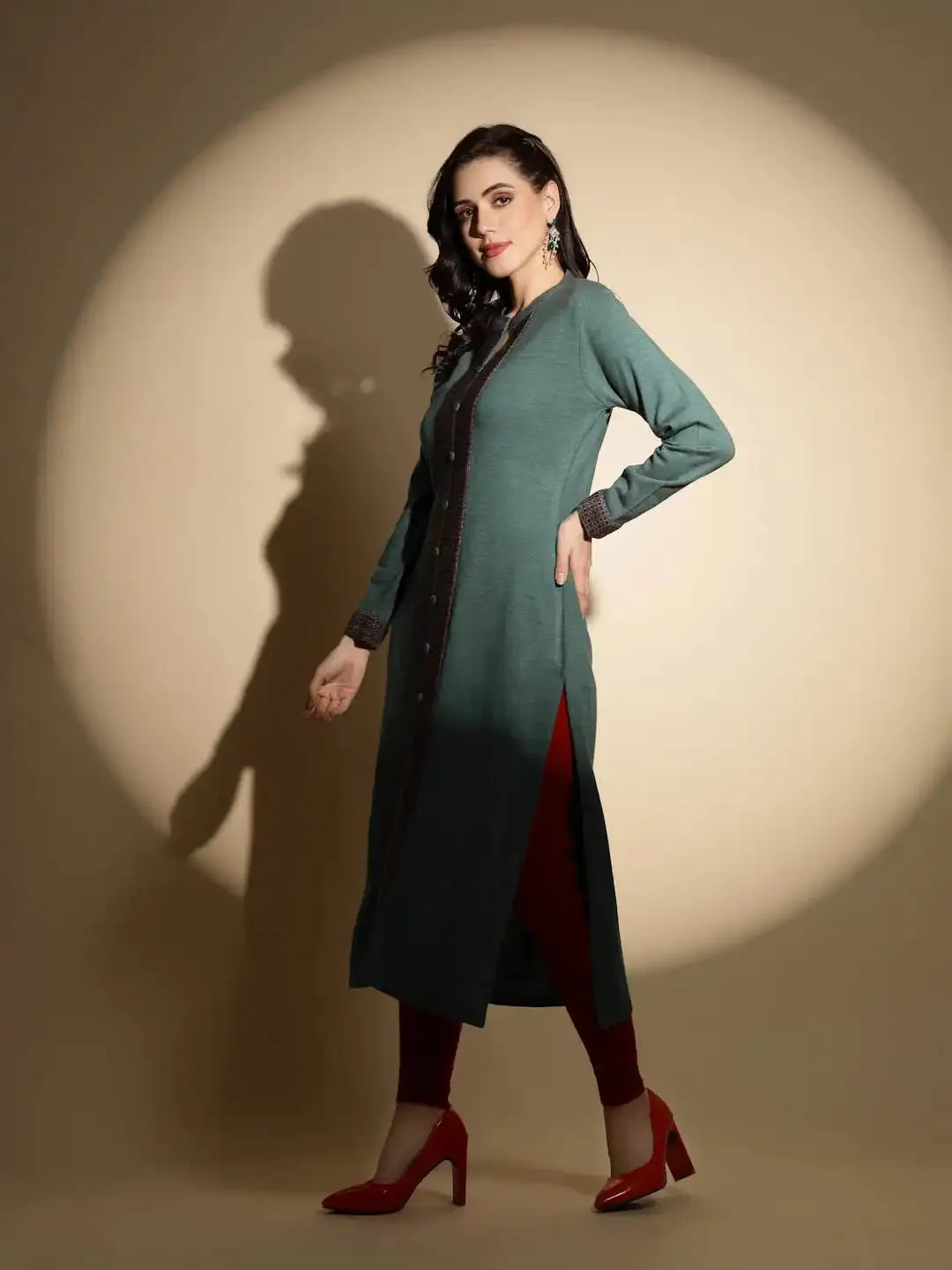Green Abstract Print Full Sleeve Round With V-Neck Woolen Kurta