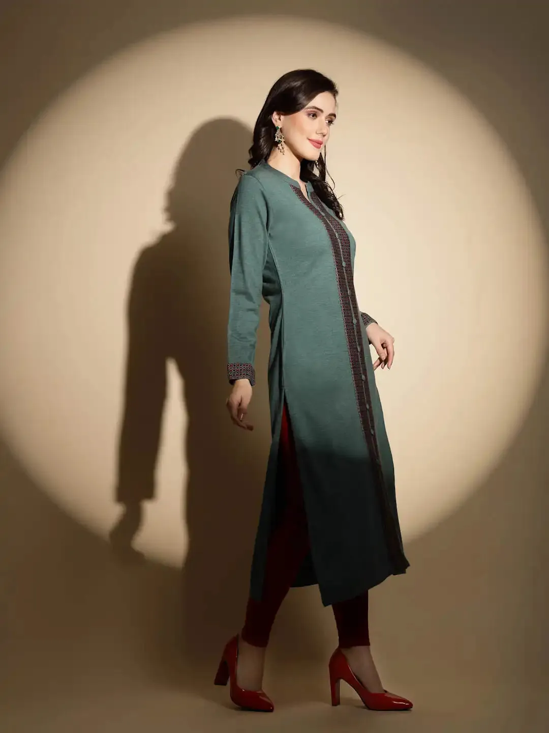 Green Abstract Print Full Sleeve Round With V-Neck Woolen Kurta
